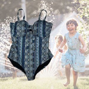 Raisins Curve One Piece Bathing Suit with Underwire